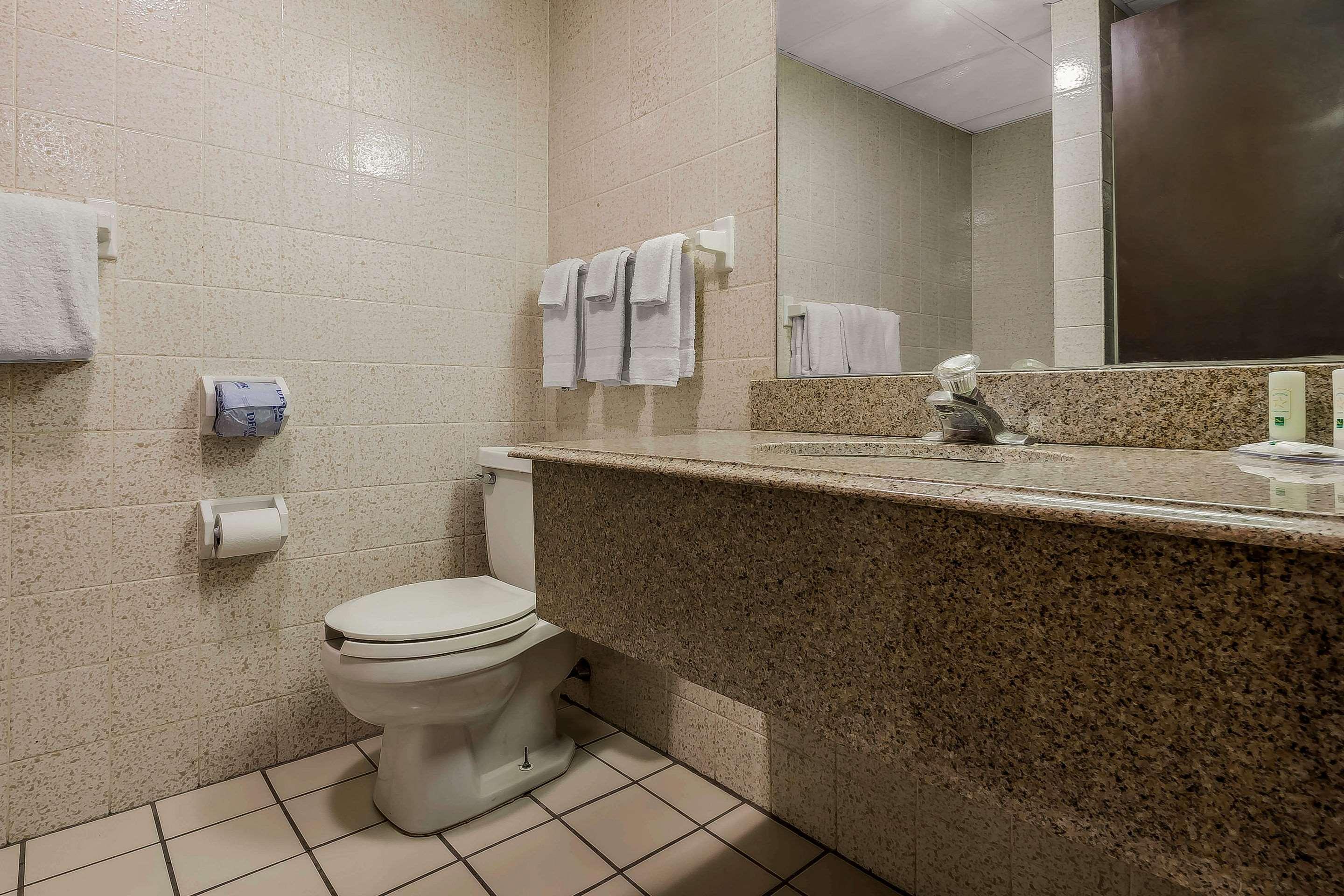 Quality Inn & Suites Binghamton Vestal Экстерьер фото