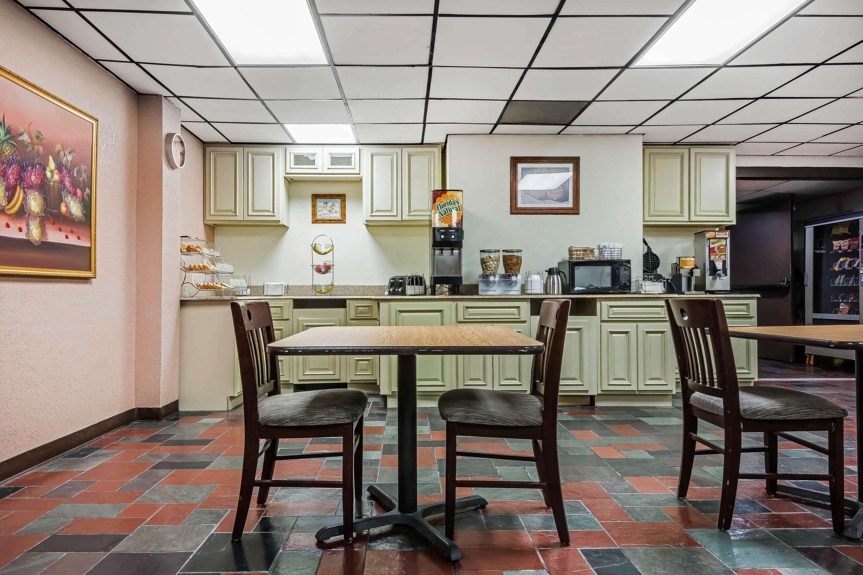 Quality Inn & Suites Binghamton Vestal Экстерьер фото