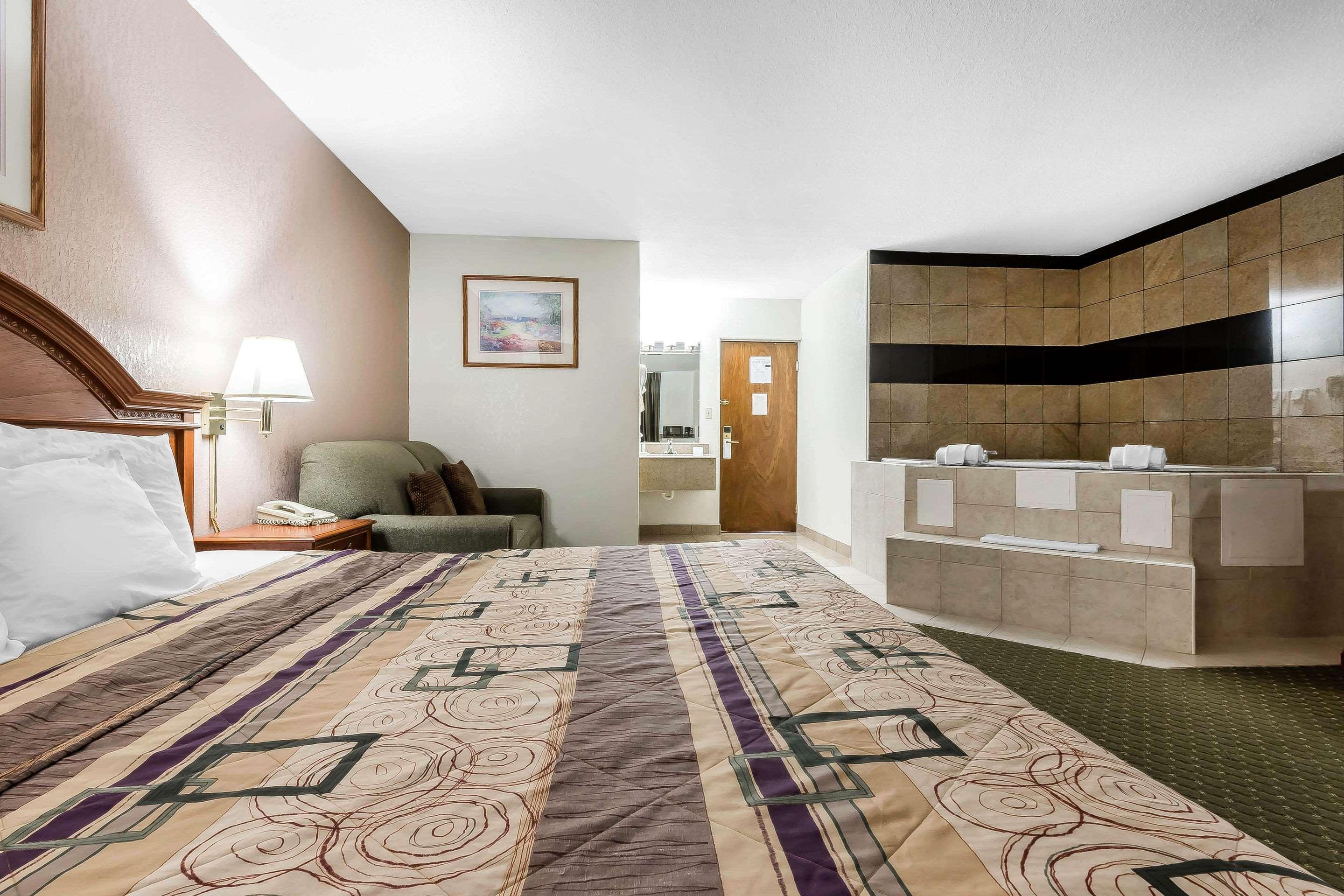 Quality Inn & Suites Binghamton Vestal Экстерьер фото
